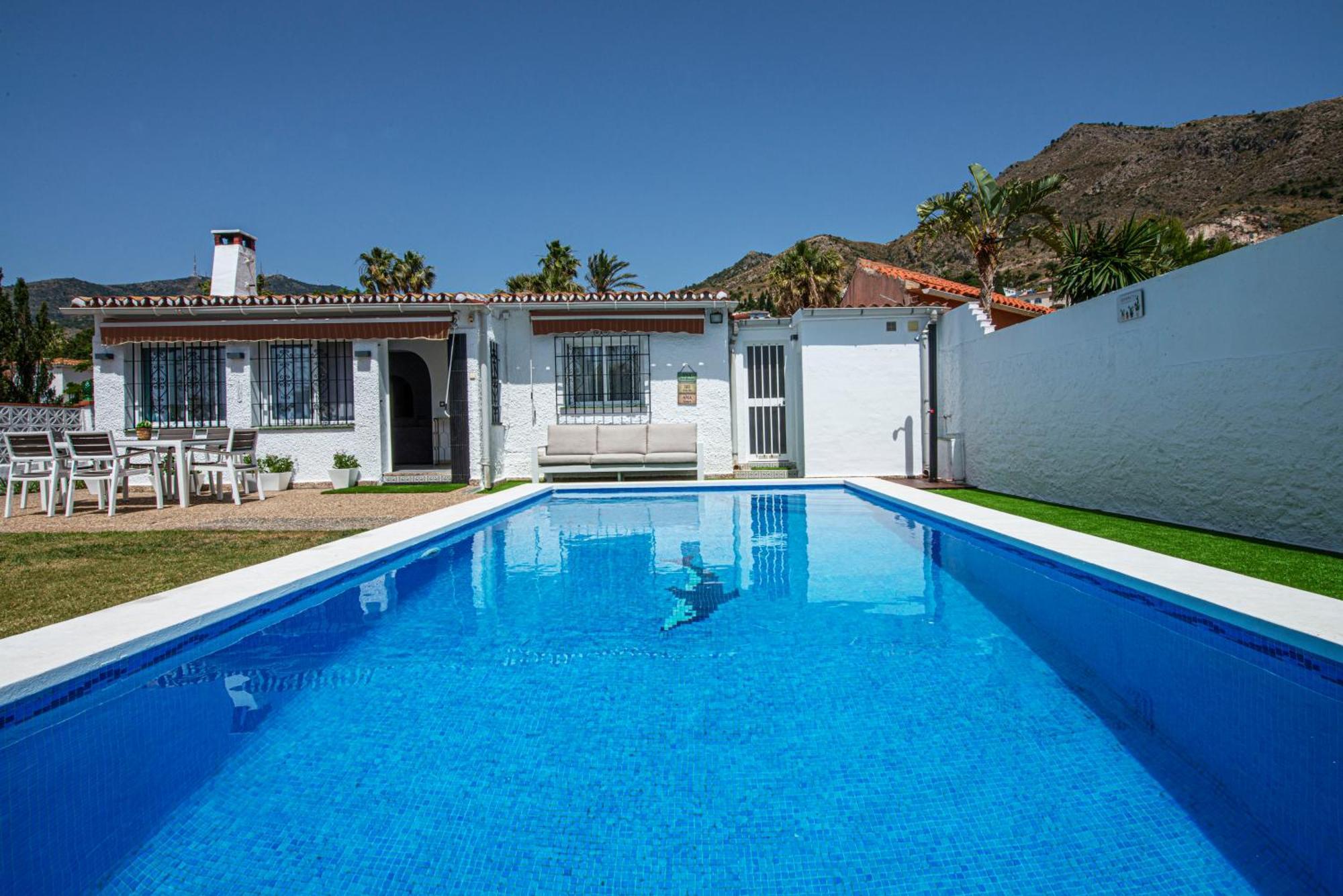 Feriehus Con Piscina Privada *